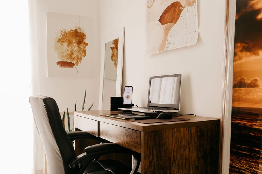 Best Standing Desks 2026: Electric and Adjustable, Compared